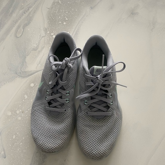 Nike Sneakers Girls Size 4 (Gray & Mint Green) *Excellent Condition* - Picture 3 of 7